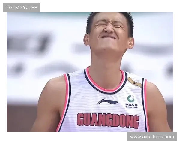 决赛最后一攻防守成功，队员庆祝夺冠激动时刻