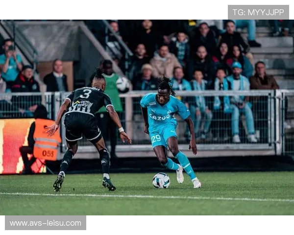 3-4-2-1阵型的高位逼抢：马赛主场战术利弊分析